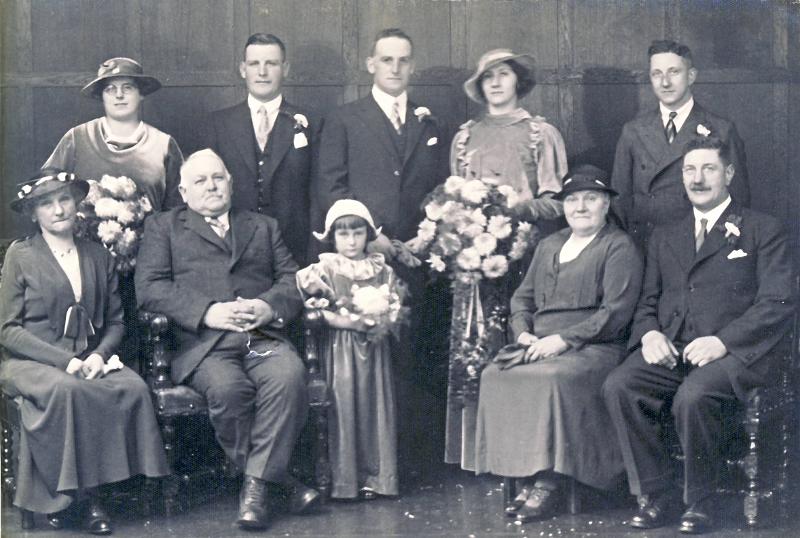 Newhouse family wedding 1935.JPG - The Newhouse Family - Skirbeck -   Wedding of Tom Newhouse and Edith Fairbrother in  1935